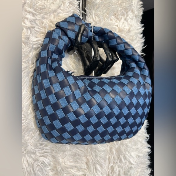๐๐NWT-URBAN EXPRESSIONS DENIM TRACY WOVEN KNOT CLUTCH๐๐ - Picture 14 of 17